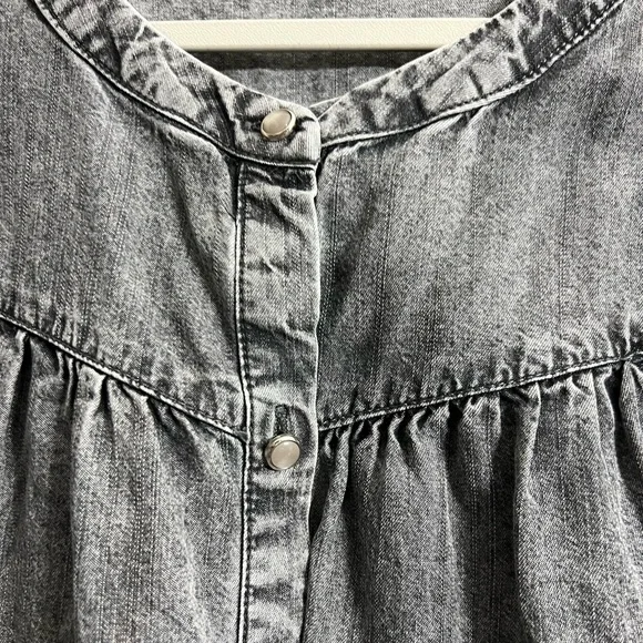 Jane and Delancey Grey Button Up Chambray Top - Picture 3 of 9